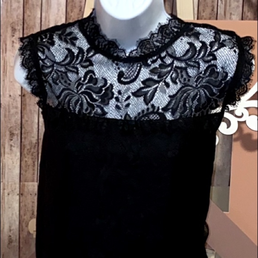 Forever 21 Lace Top color Black Size L